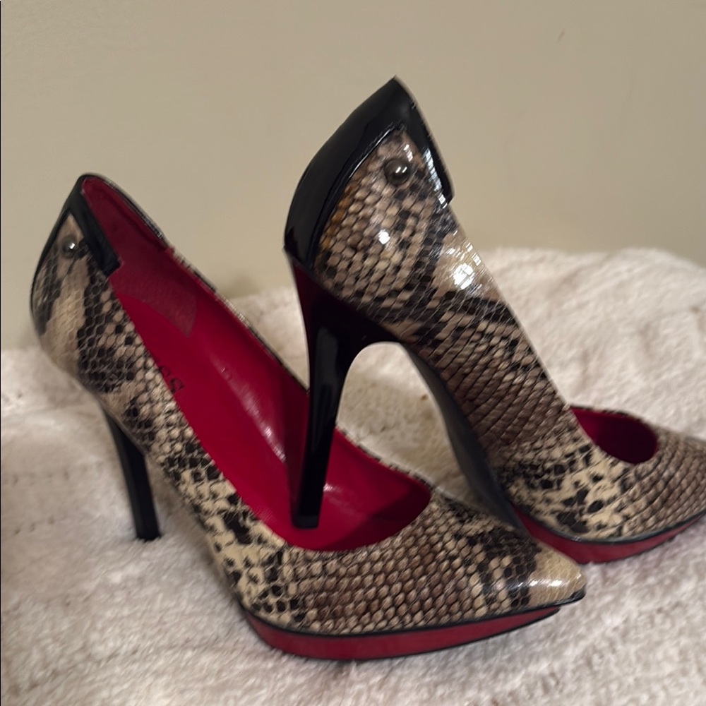 Guess Black and Cream Stiletto Heels with Snakeskin Pattern